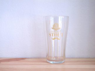 Vaso pinta de la cerveza inglesa Young's Stout