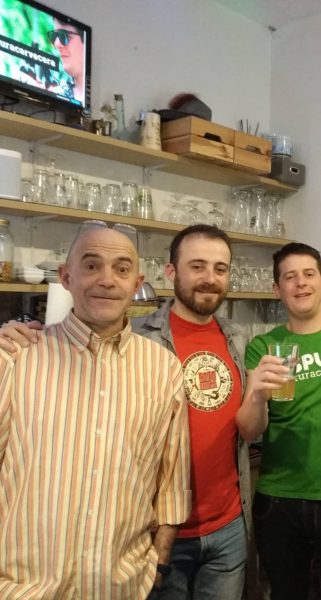 Los Muñoz en la despedida de ESPUMA - Tienda de Cervezas de Calidad